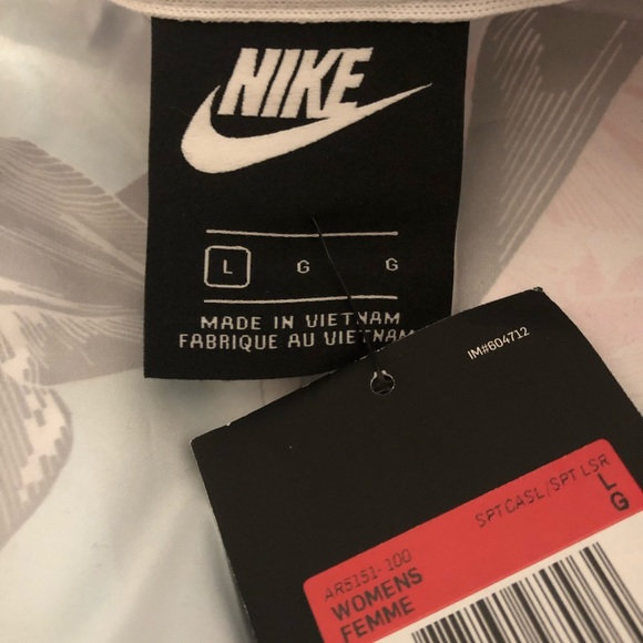 Nike Cropped Windrunner - Picture 4 of 4